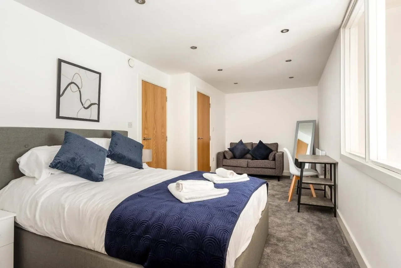 Modern 2 Bed Wharfside Apartment In Rotherham