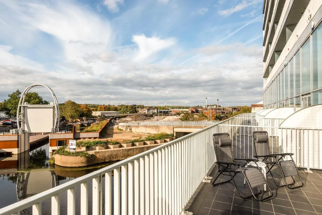 Modern 2 Bed Wharfside Apartment In Rotherham
